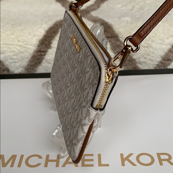 Michael Kors Jet Set Travel Lg Top Zip Wristlet - Picture 10 of 16